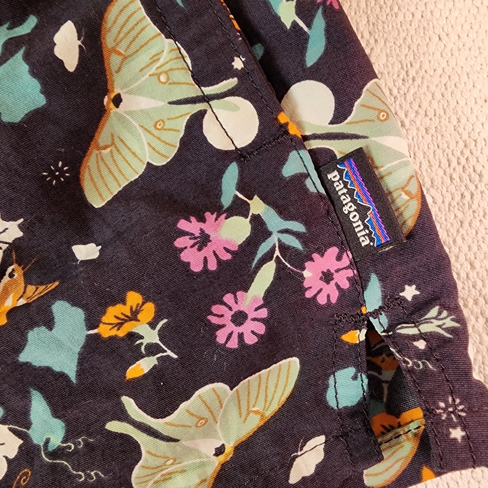 Patagonia Women's Barely Baggies Shorts in the Night Pollinator Moth Floral Med - Picture 3 of 9
